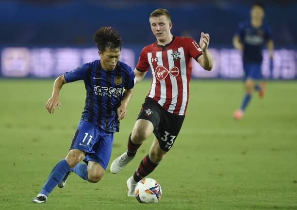 持与自信的 持与自信的